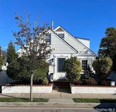 142 Cleveland Property Photo 6