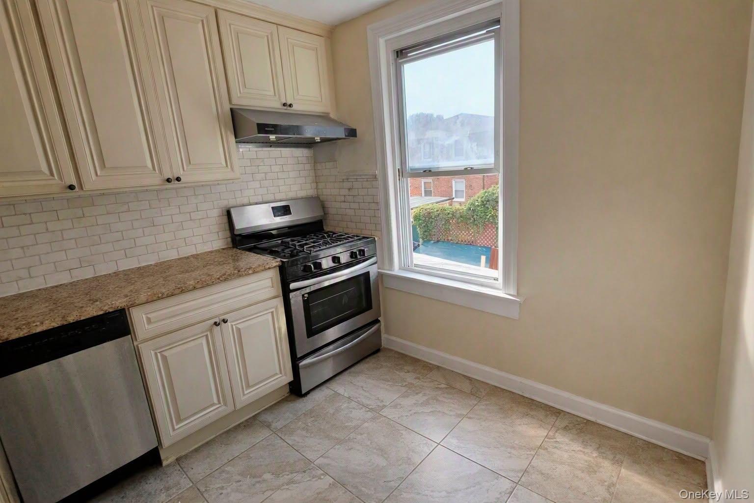 6807 59th Drive Property Photo 3