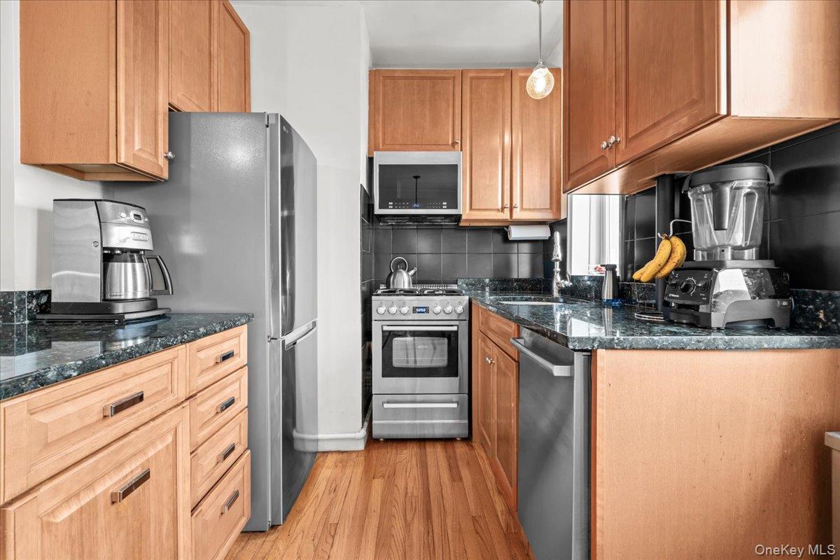 3810 Greystone Avenue 504 Property Photo 11