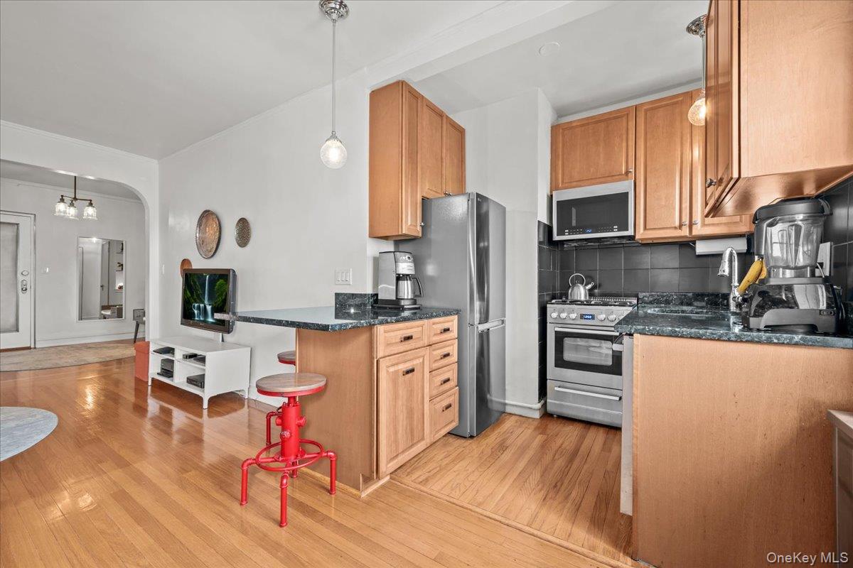 3810 Greystone Avenue 504 Property Photo 12