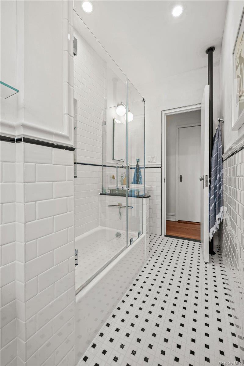 3810 Greystone Avenue 504 Property Photo 15