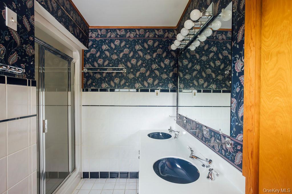 21 Courts Lane Property Photo 19