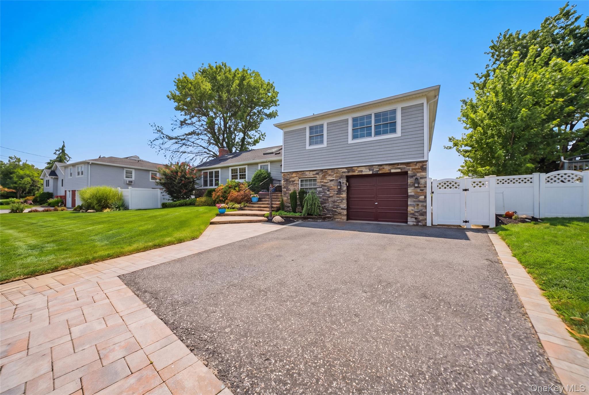 5 Renee Place Property Photo 2