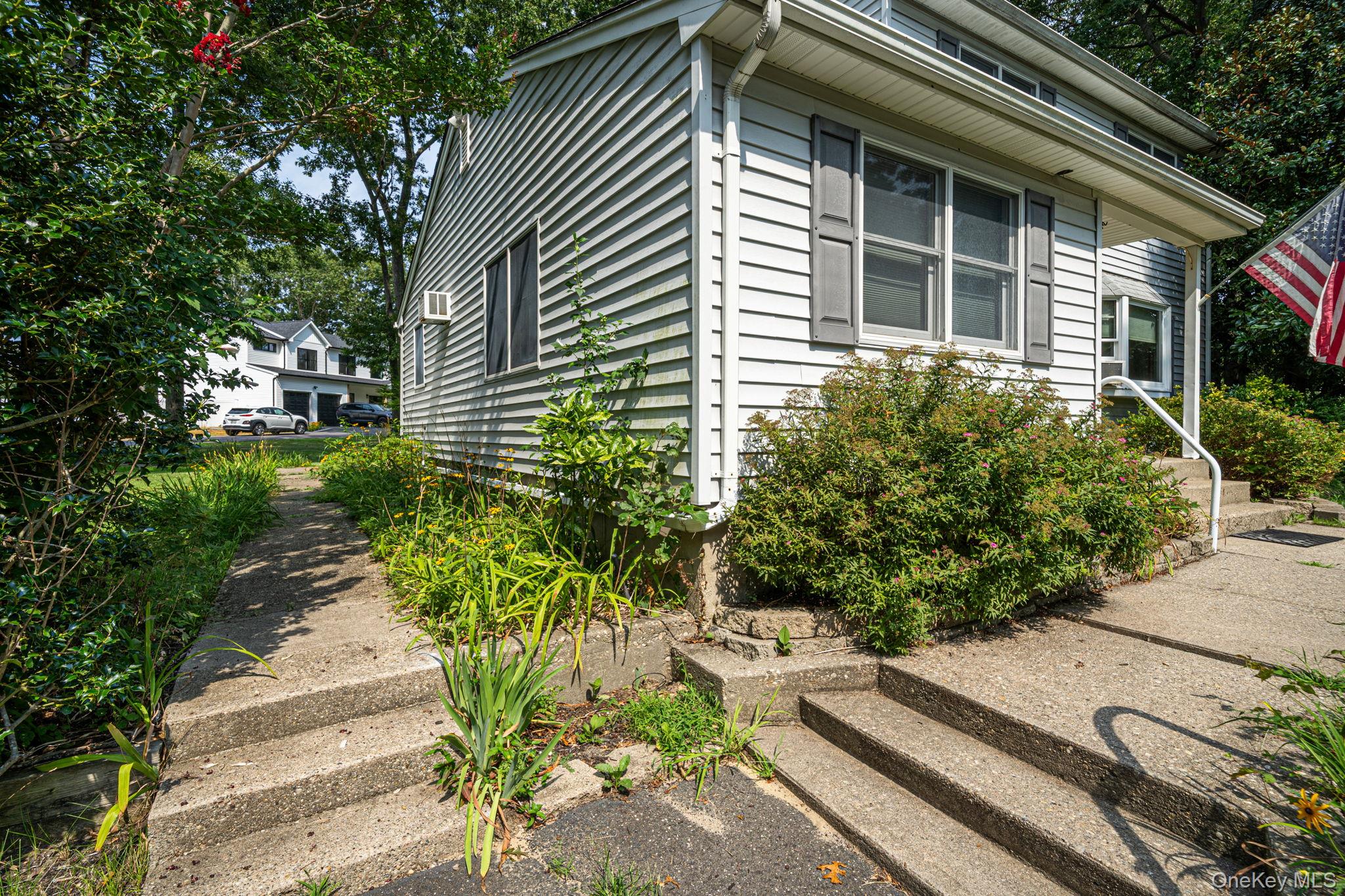 96 Oak Street Property Photo 5
