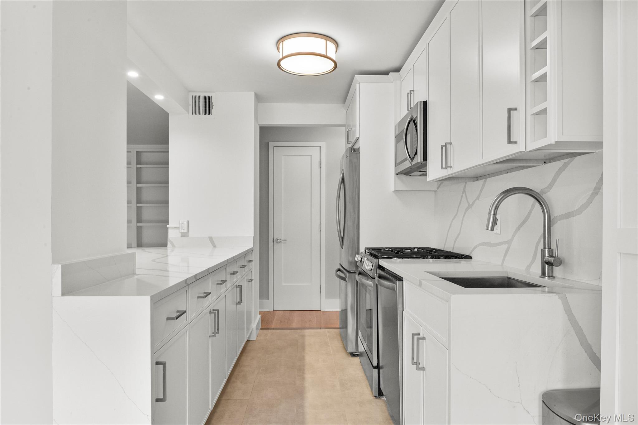 2 Washington Square 3e Property Photo 8
