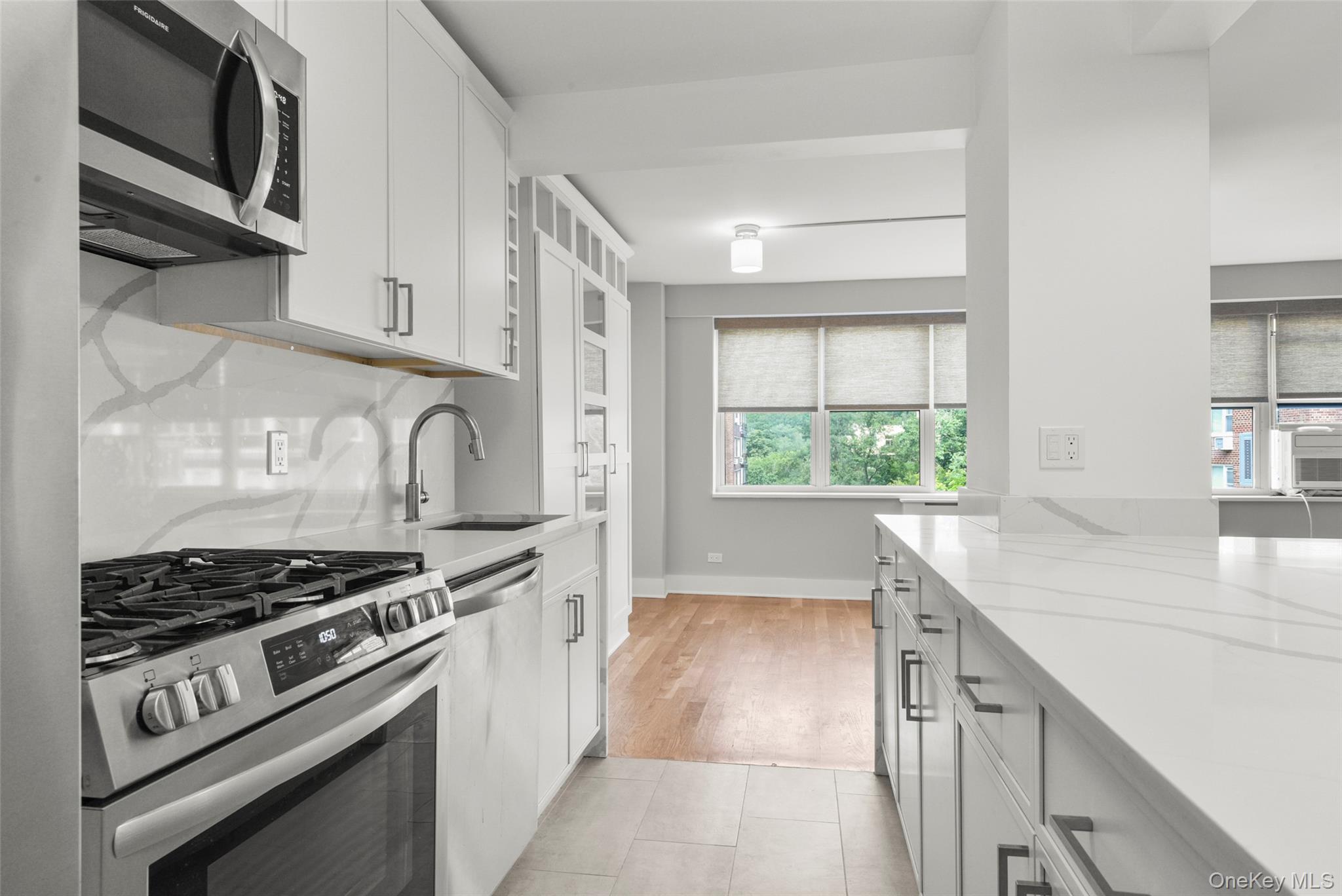 2 Washington Square 3e Property Photo 9