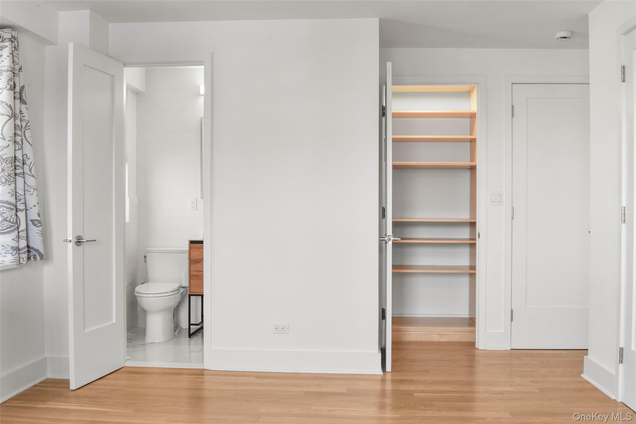 2 Washington Square 3e Property Photo 16