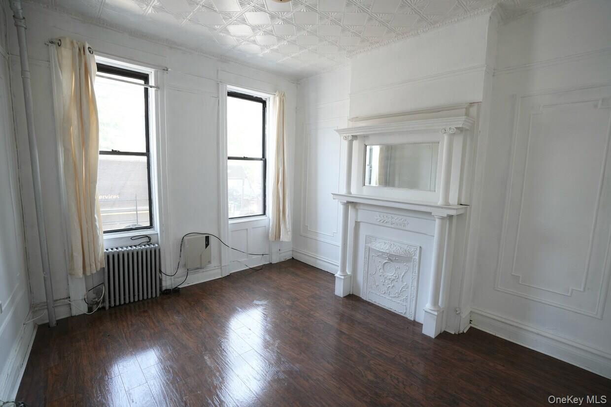 1881 Putnam Avenue Property Photo 3
