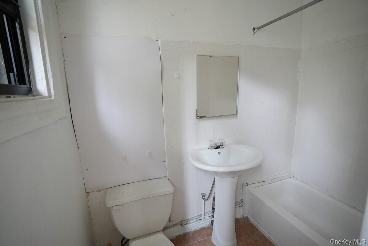 1881 Putnam Avenue Property Photo 7