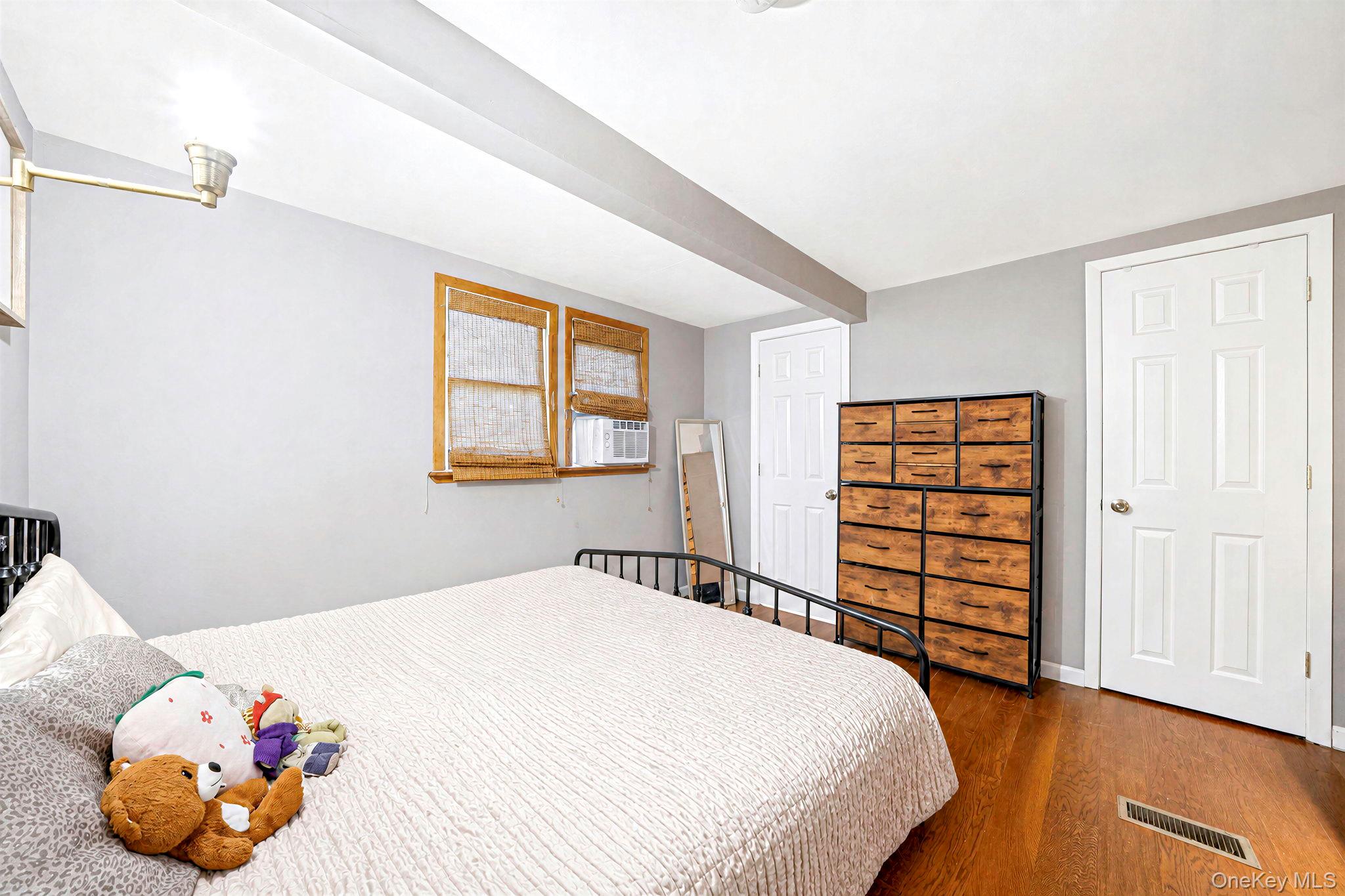 187 Oak Street Property Photo 32