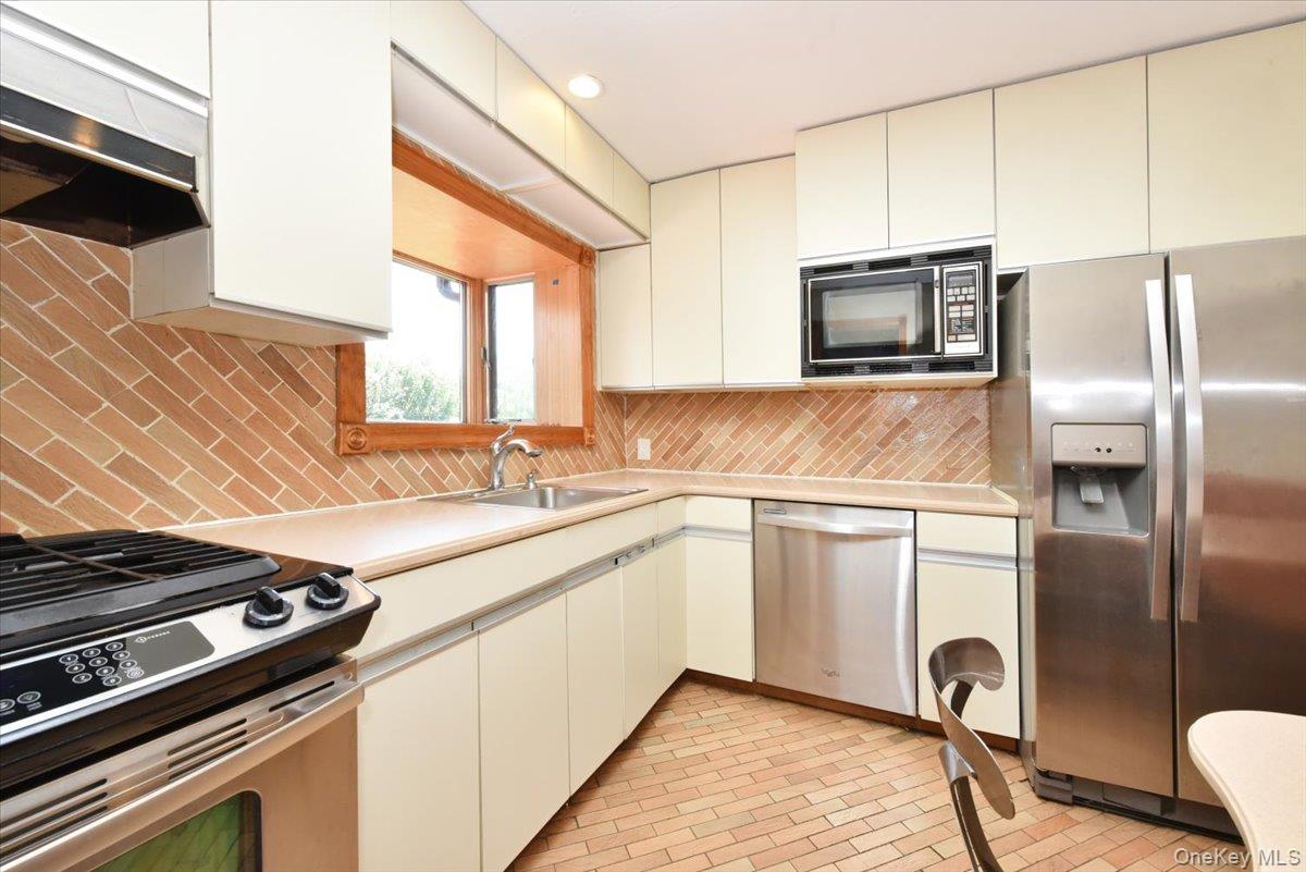 12 Leonard Road Property Photo 13
