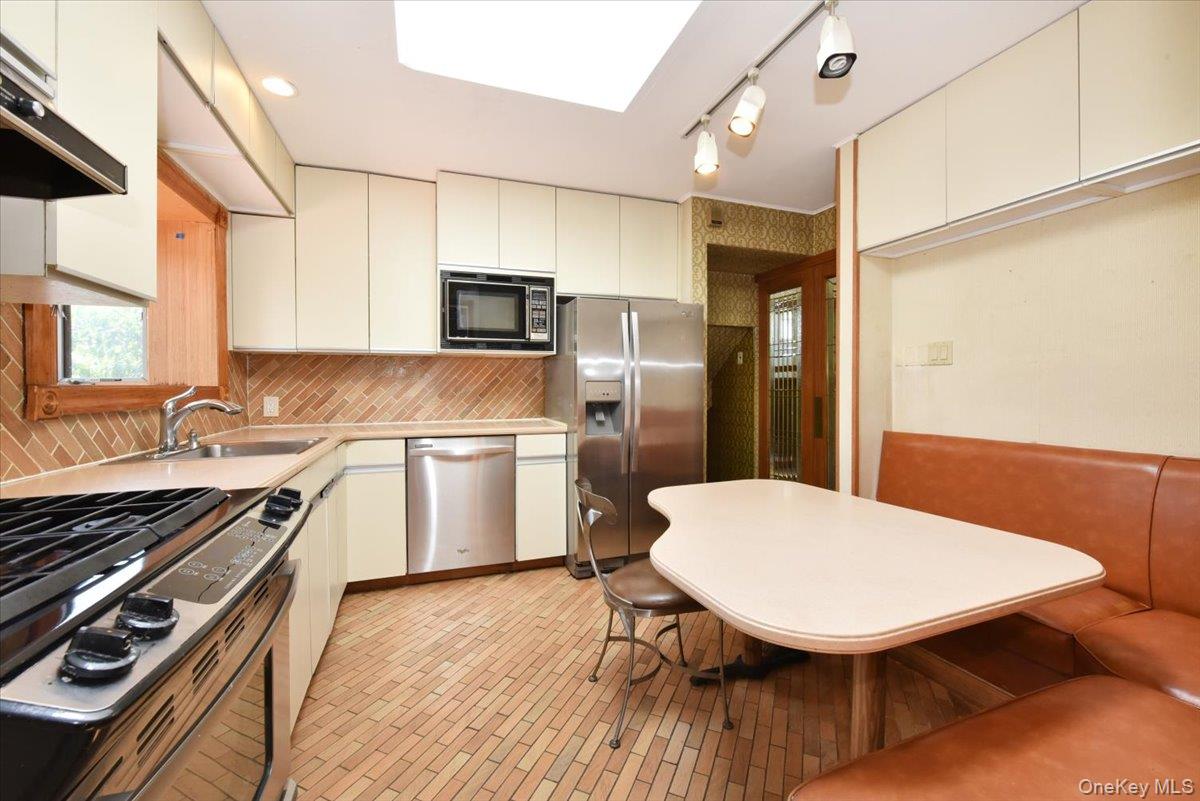 12 Leonard Road Property Photo 16