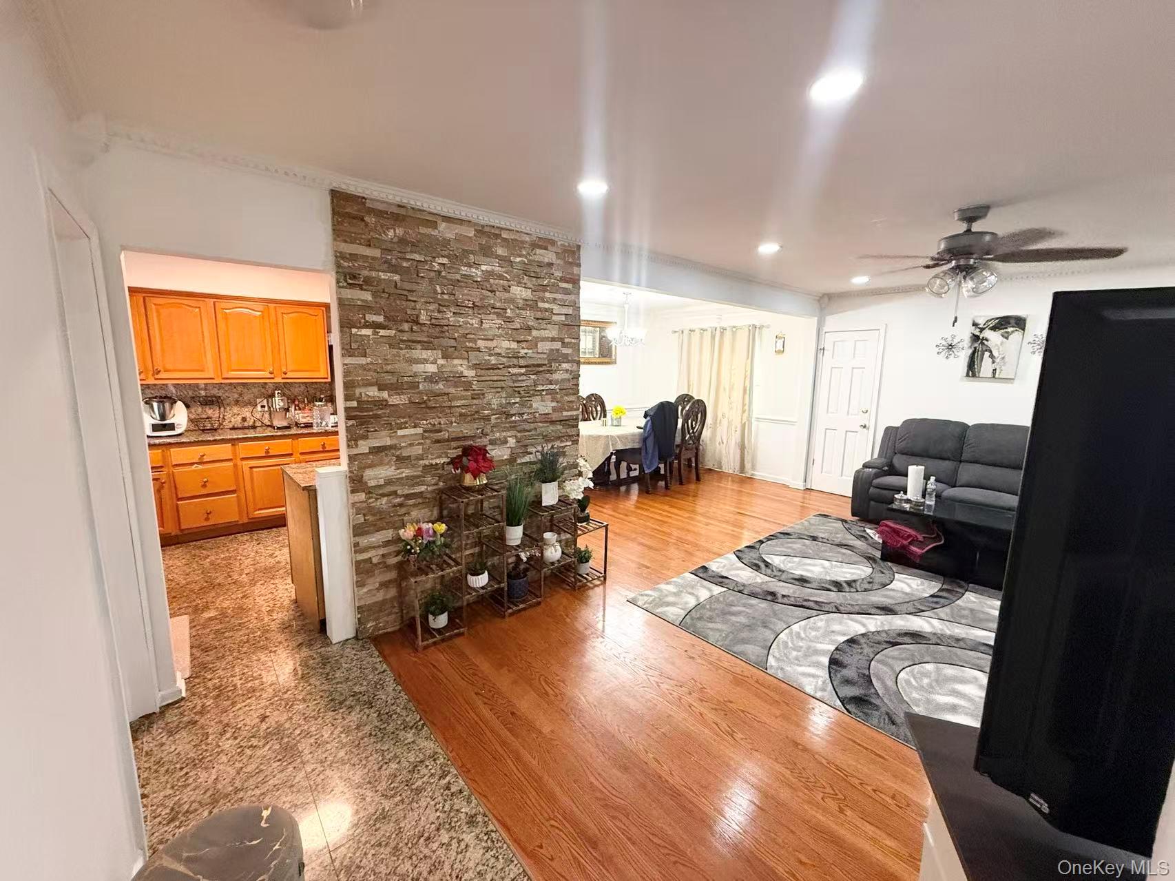 1041148 Property Photo 2