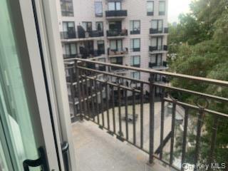 7166 Parsons Boulevard 6g Property Photo 3