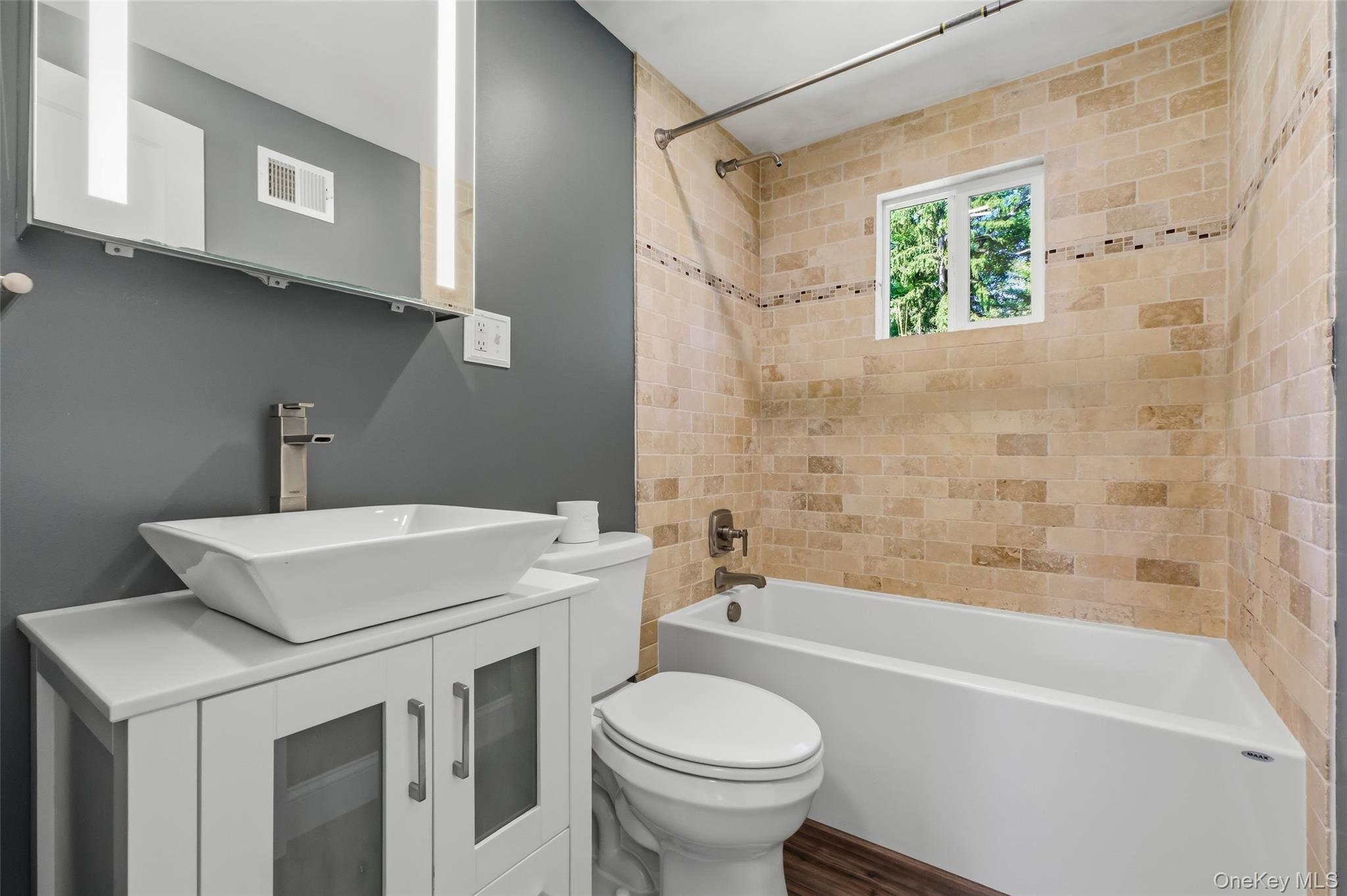 9 Memory Lane Property Photo 20