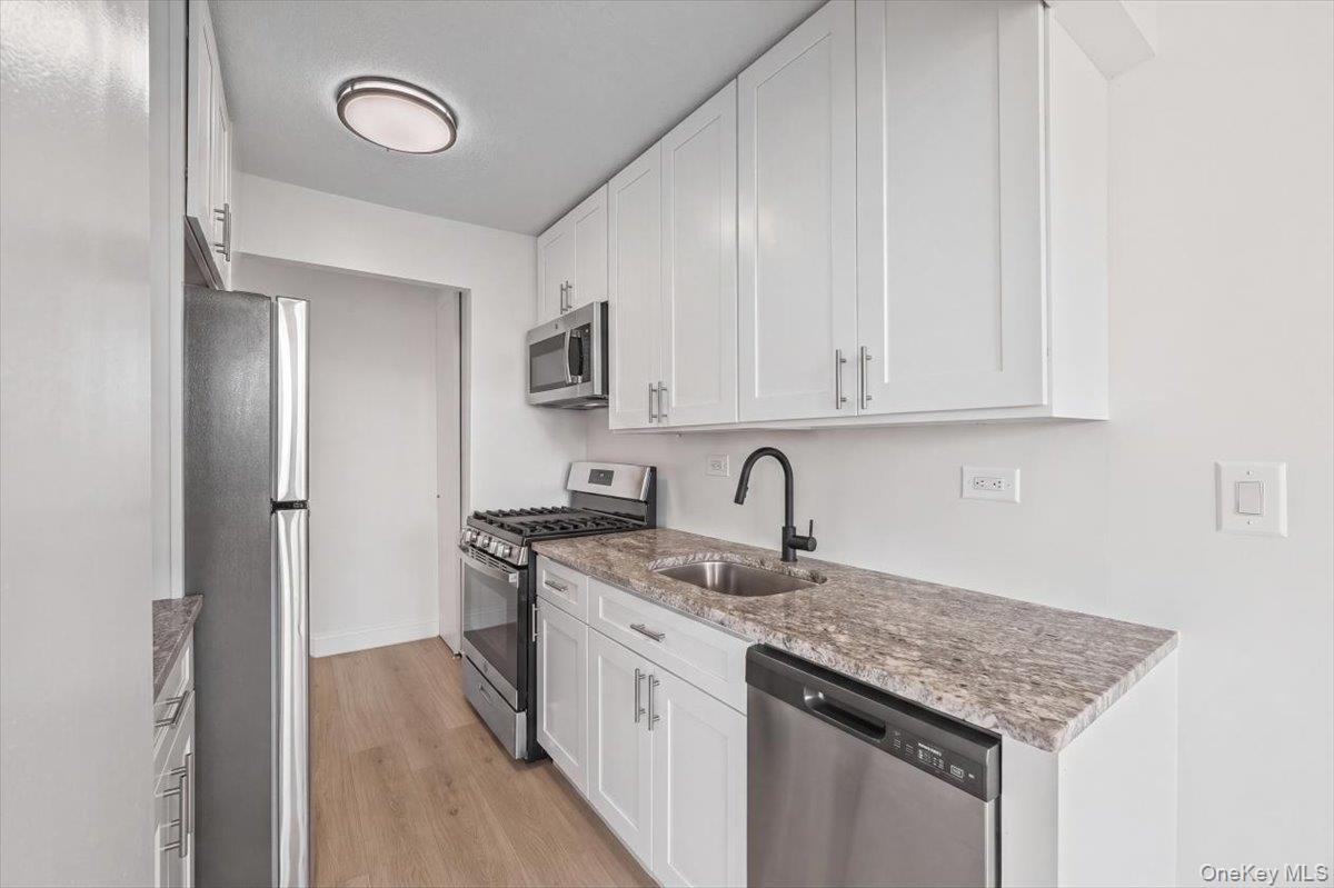 2550 Olinville Avenue 14e Property Photo 4