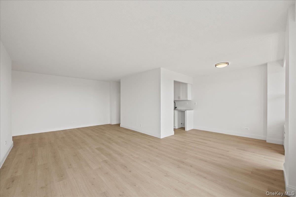 2550 Olinville Avenue 14e Property Photo 10