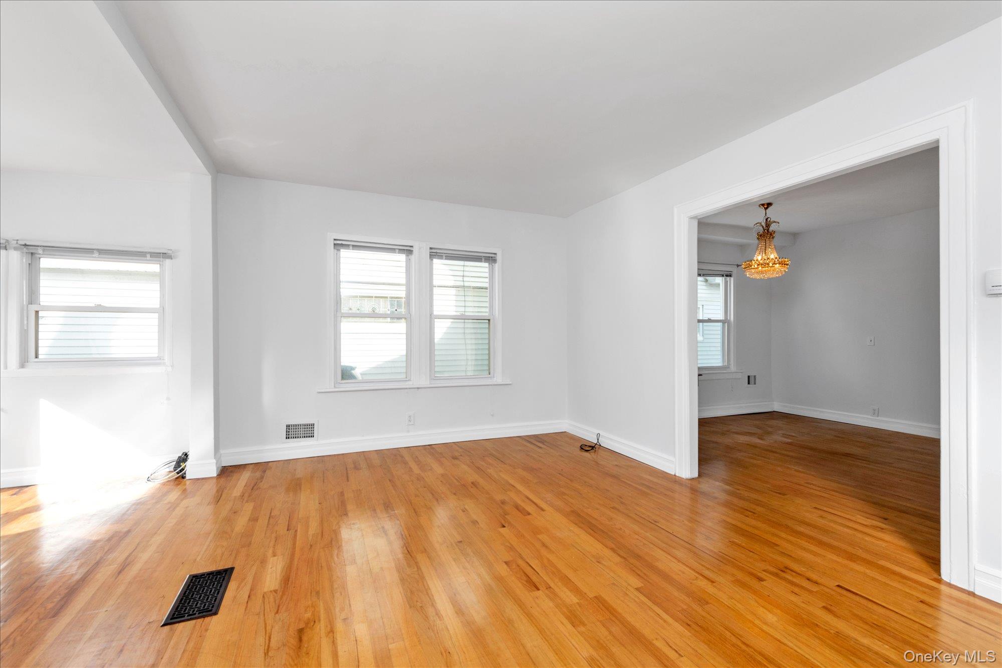 70-15 Manse Street Property Photo 3