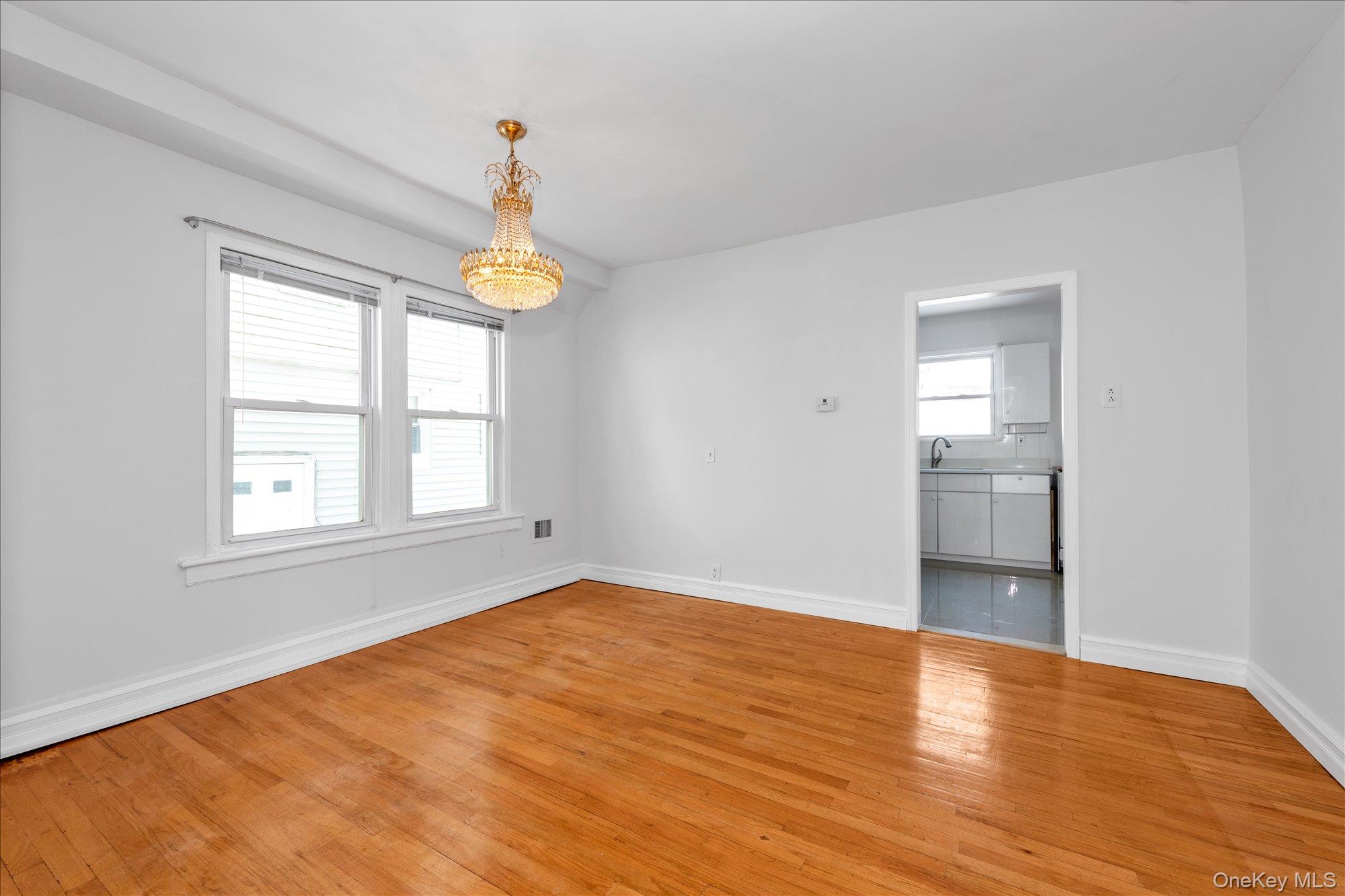 70-15 Manse Street Property Photo 5