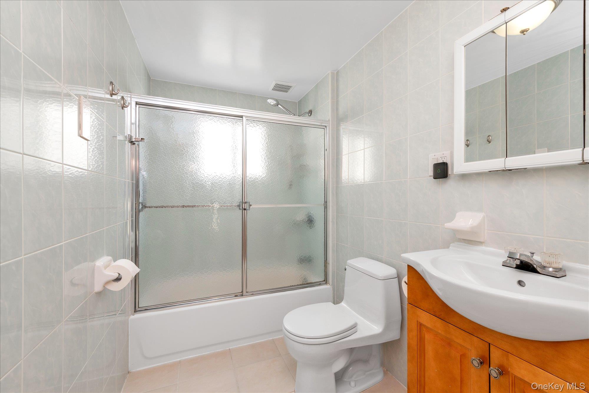 70-15 Manse Street Property Photo 8