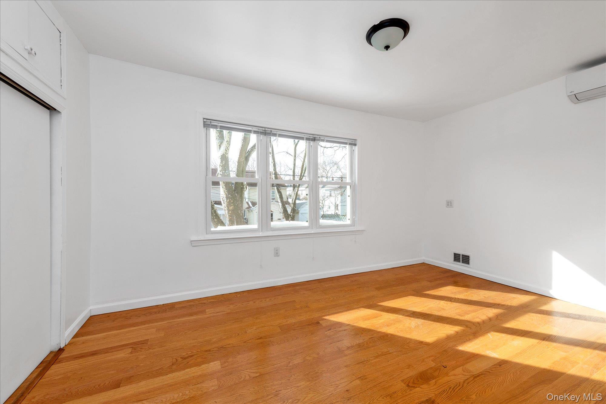 70-15 Manse Street Property Photo 11
