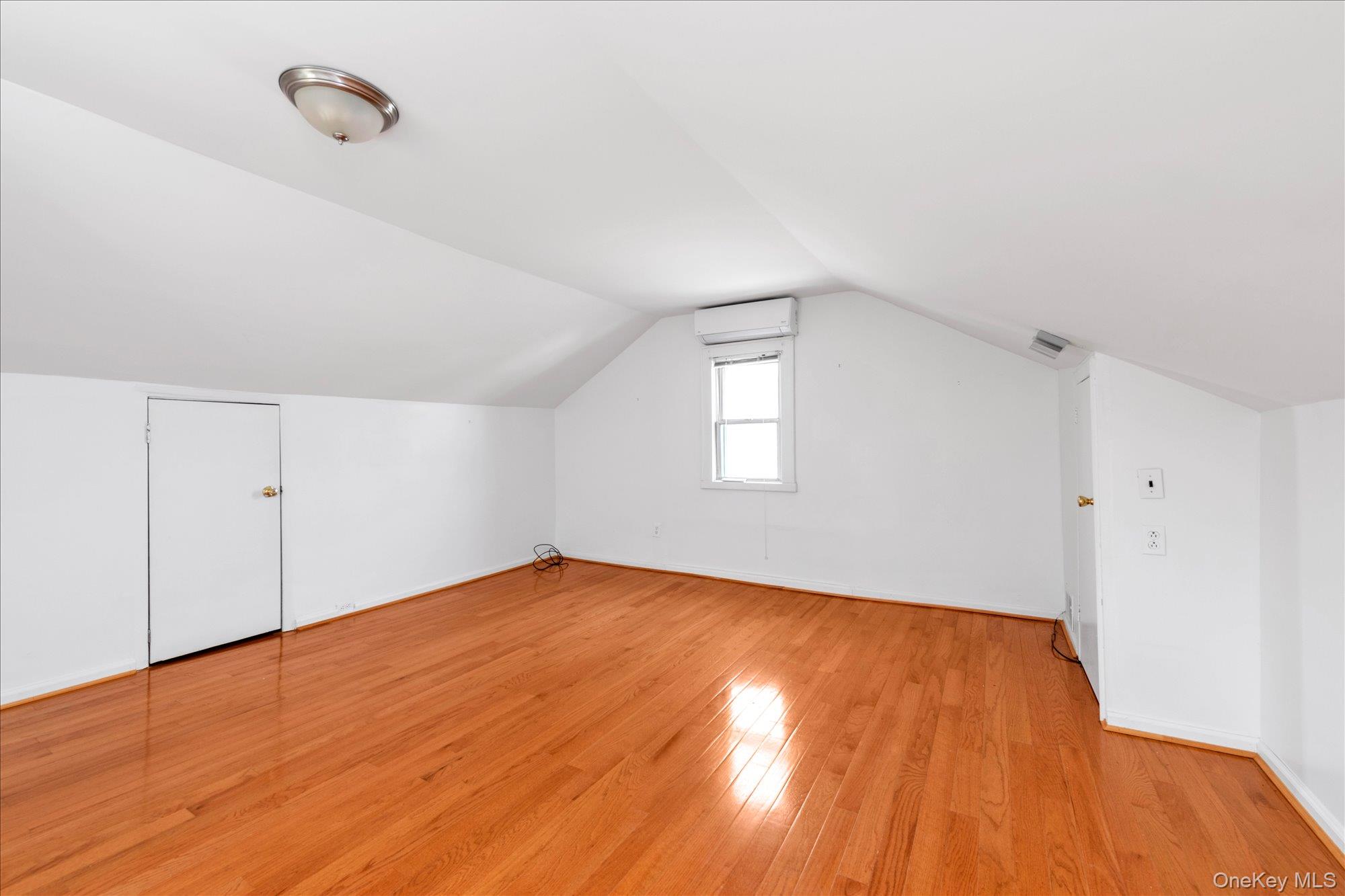 70-15 Manse Street Property Photo 12