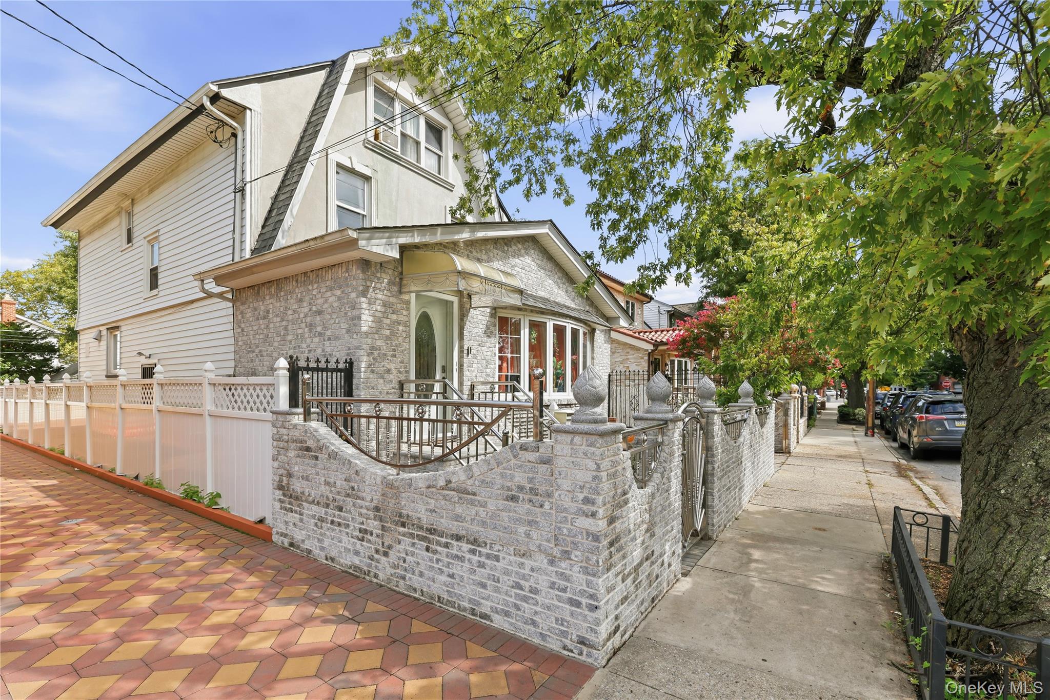 1667 E 51st Street Property Photo 2