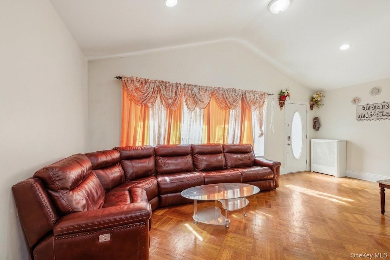 1667 E 51st Street Property Photo 3