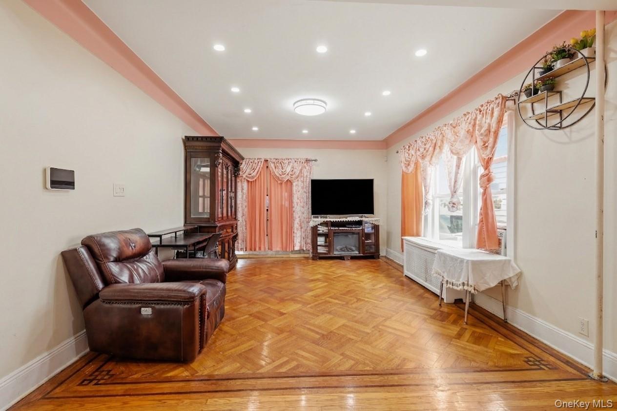 1667 E 51st Street Property Photo 7