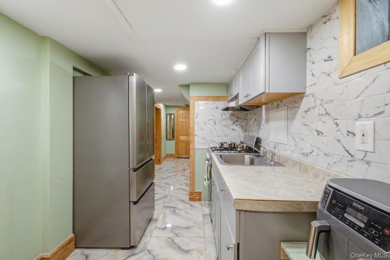 1667 E 51st Street Property Photo 12