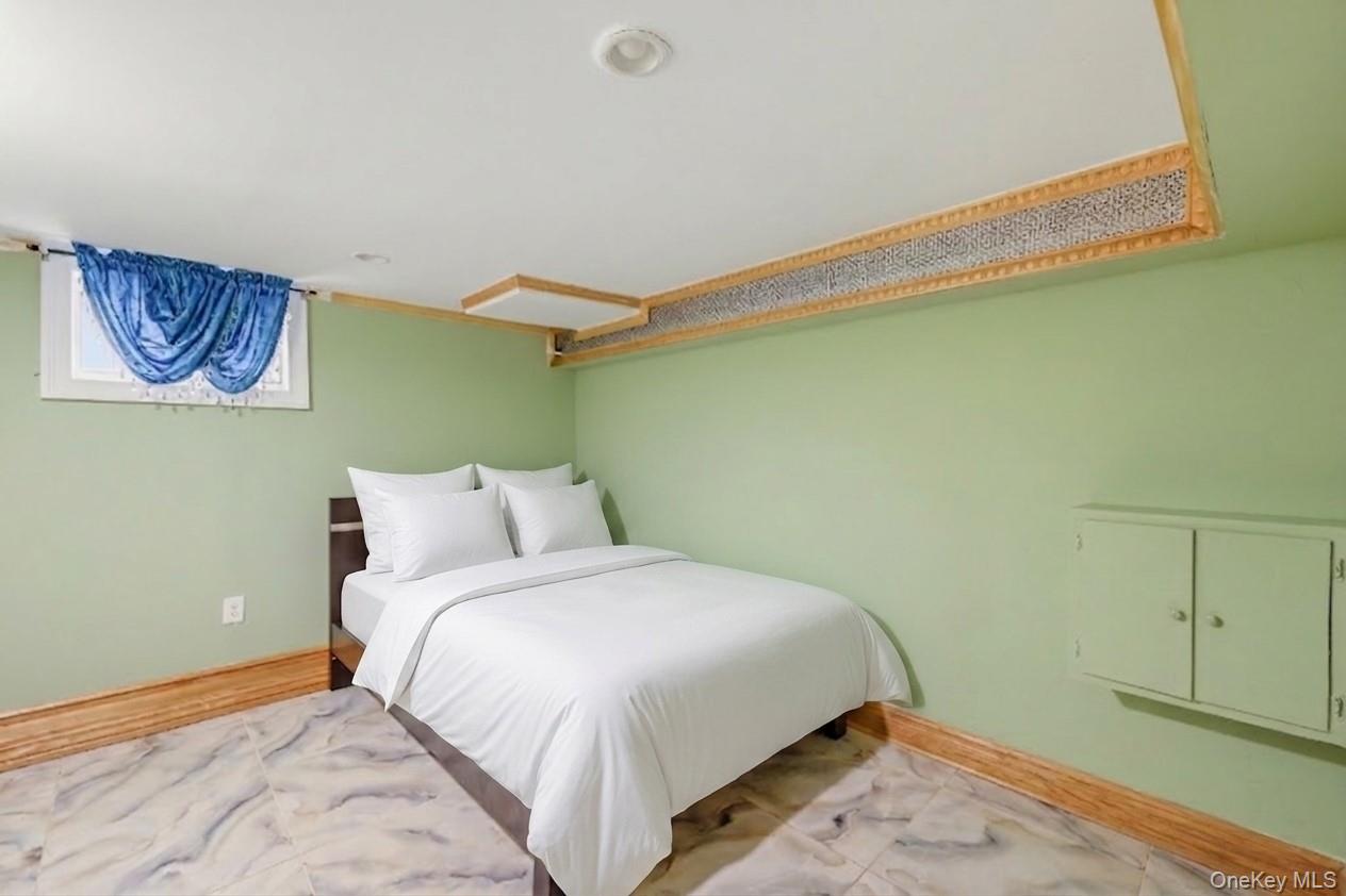 1667 E 51st Street Property Photo 18