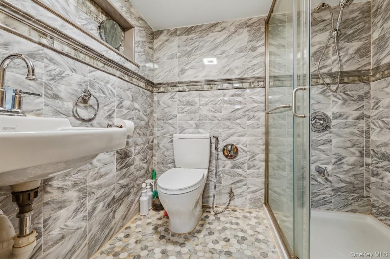 1667 E 51st Street Property Photo 20