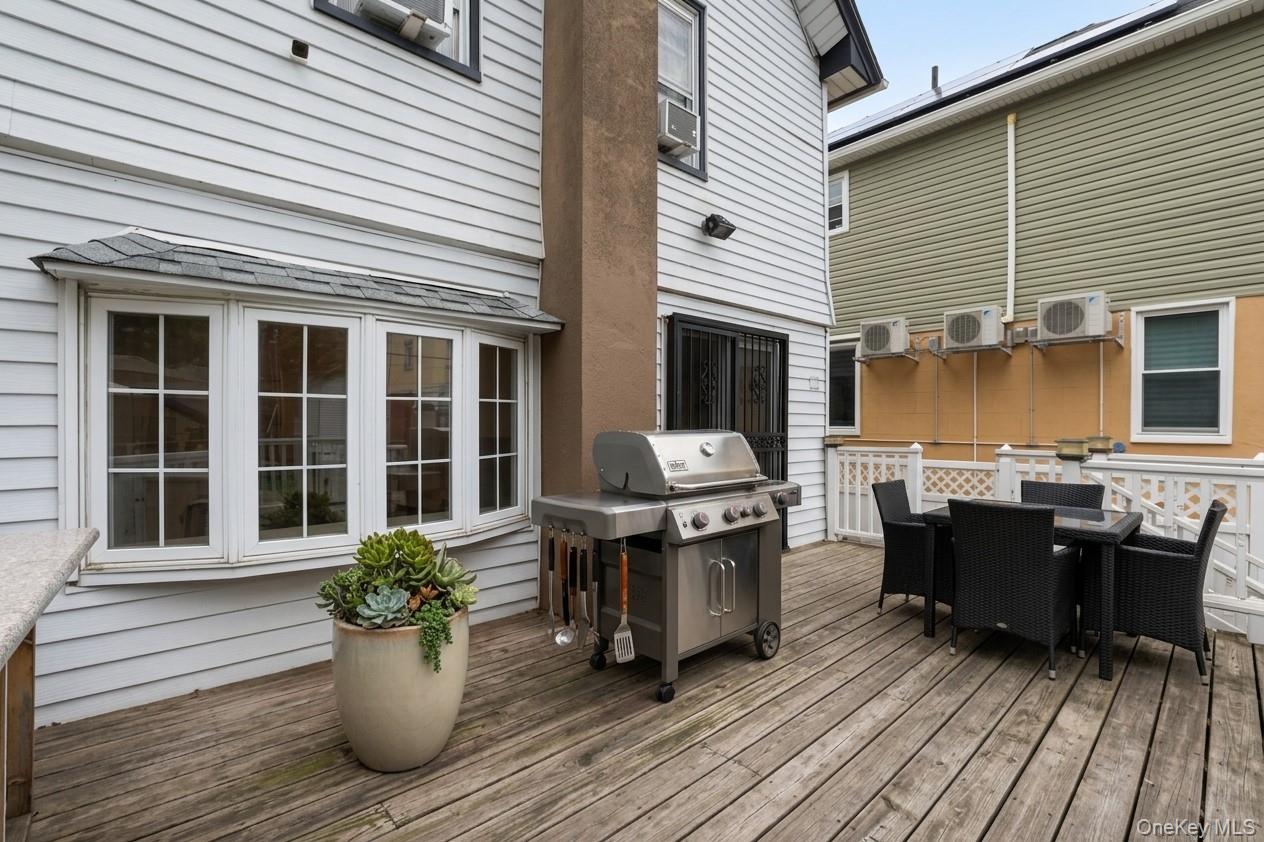 1667 E 51st Street Property Photo 23