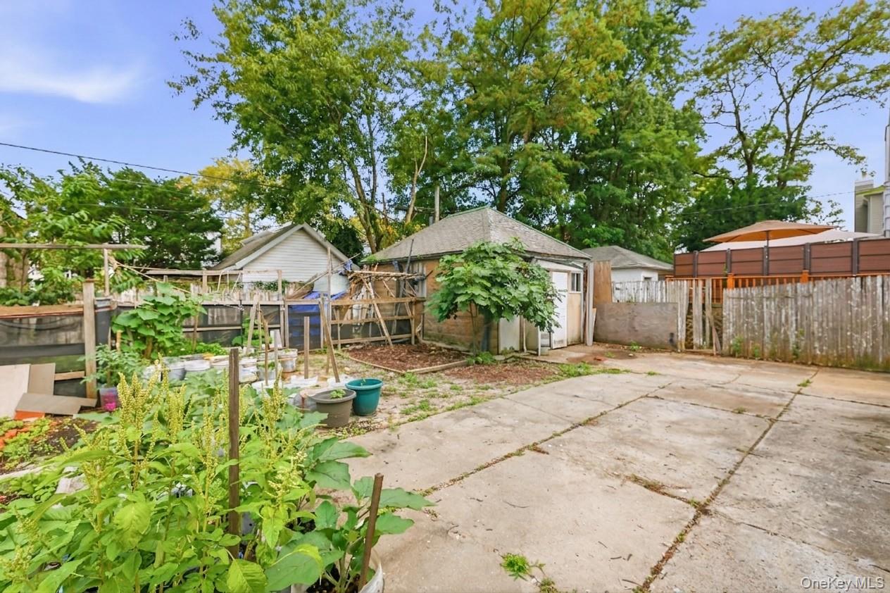 1667 E 51st Street Property Photo 25