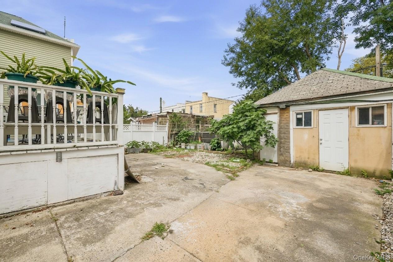 1667 E 51st Street Property Photo 27