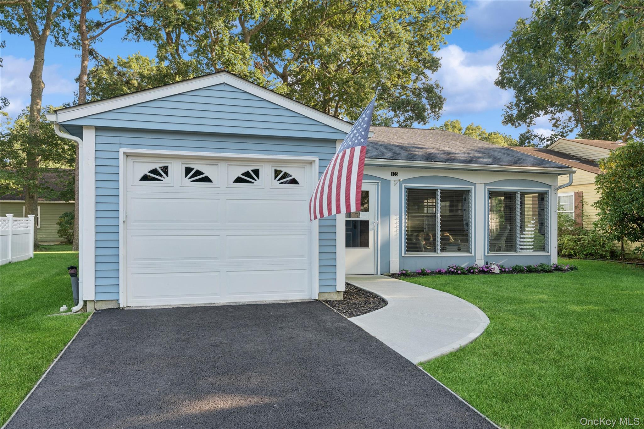 185 Kingston Drive Property Photo 3