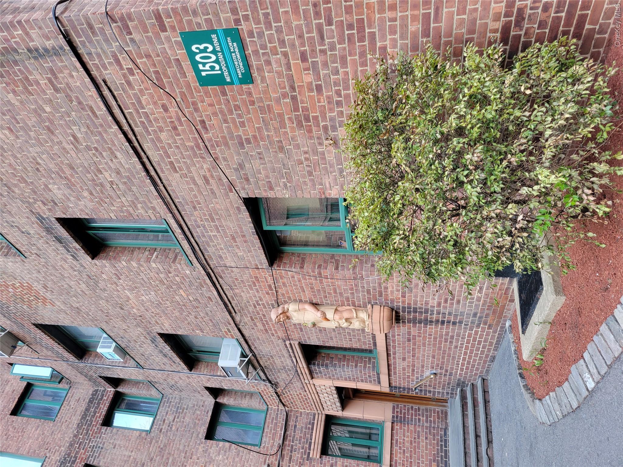 1503 Metropolitan Avenue 2f Property Photo 2