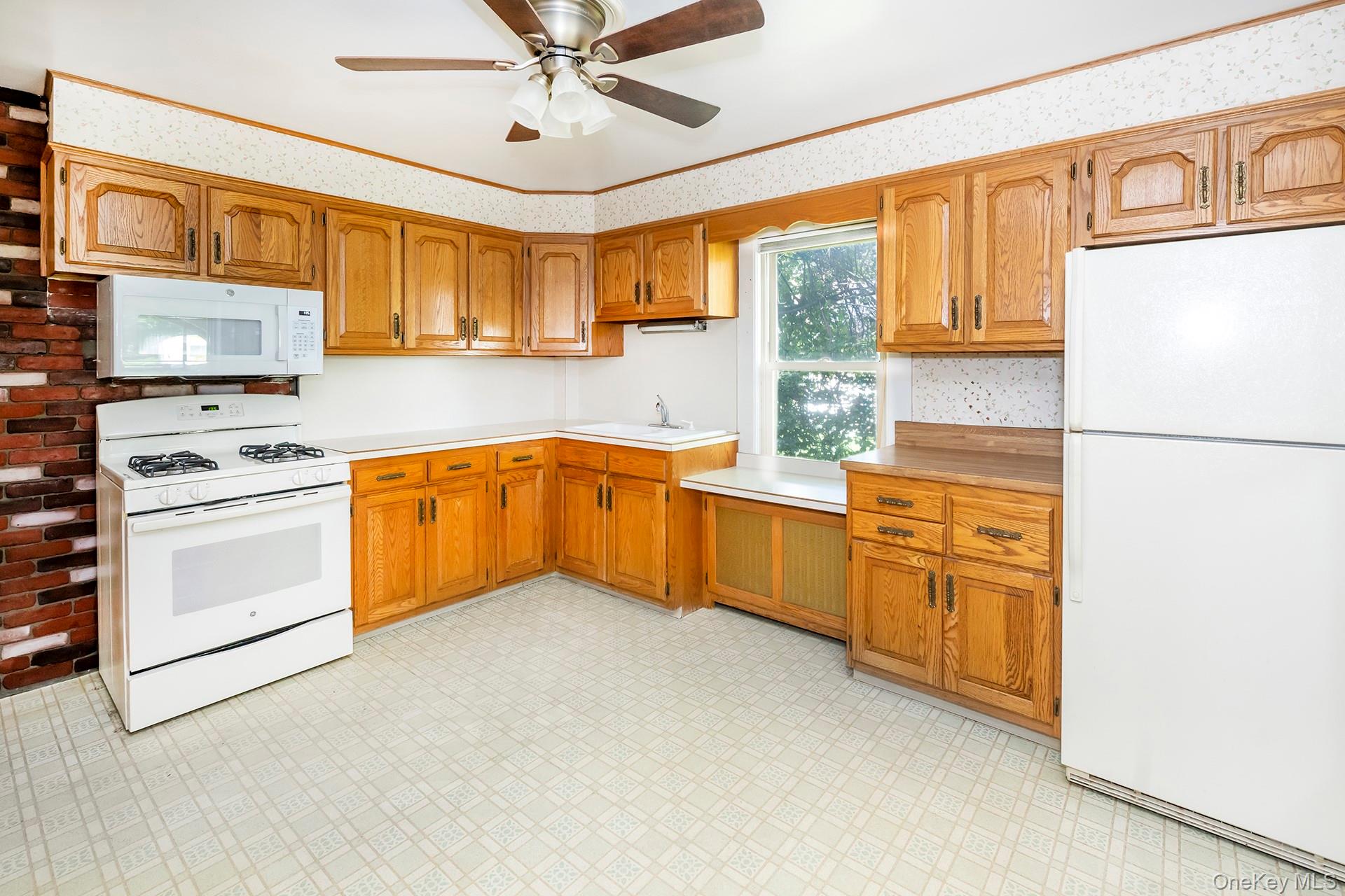 7 Maple Avenue Property Photo 8