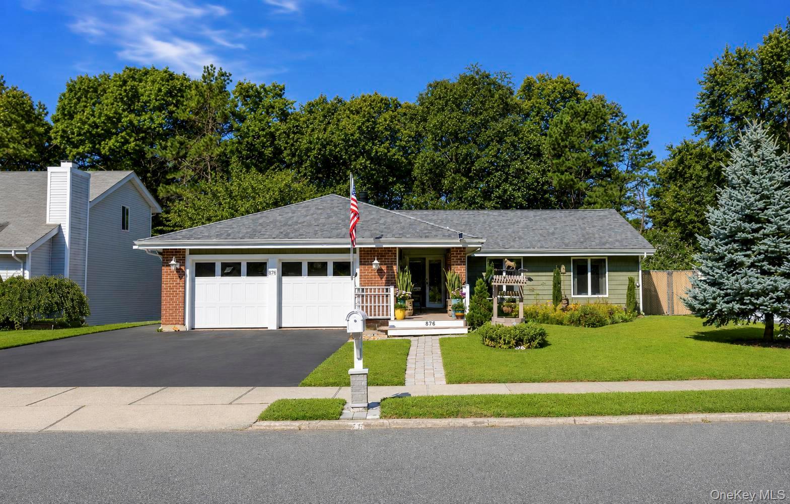 876 Greenbelt Parkway Property Photo 1