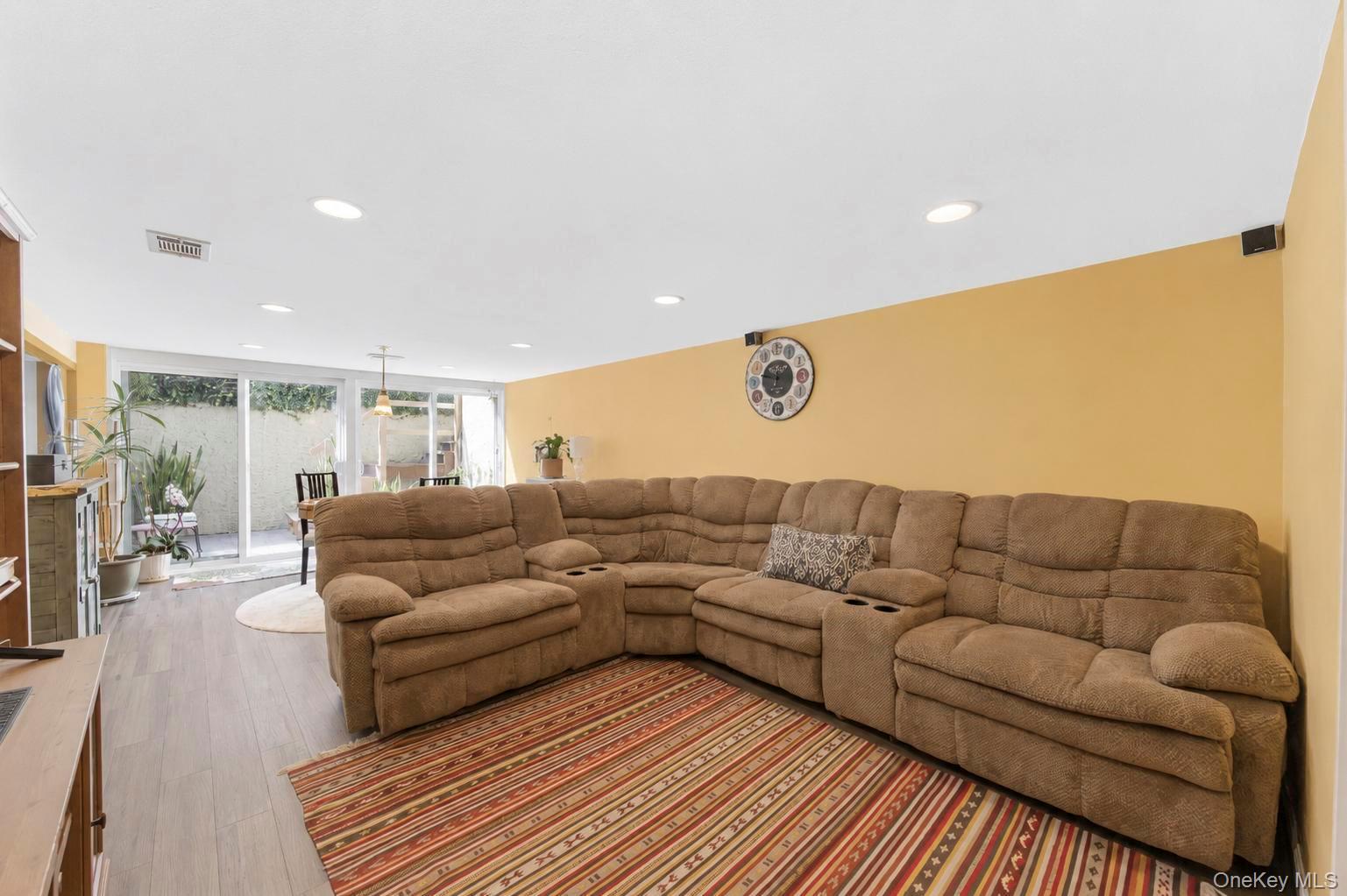 876 Greenbelt Parkway Property Photo 23