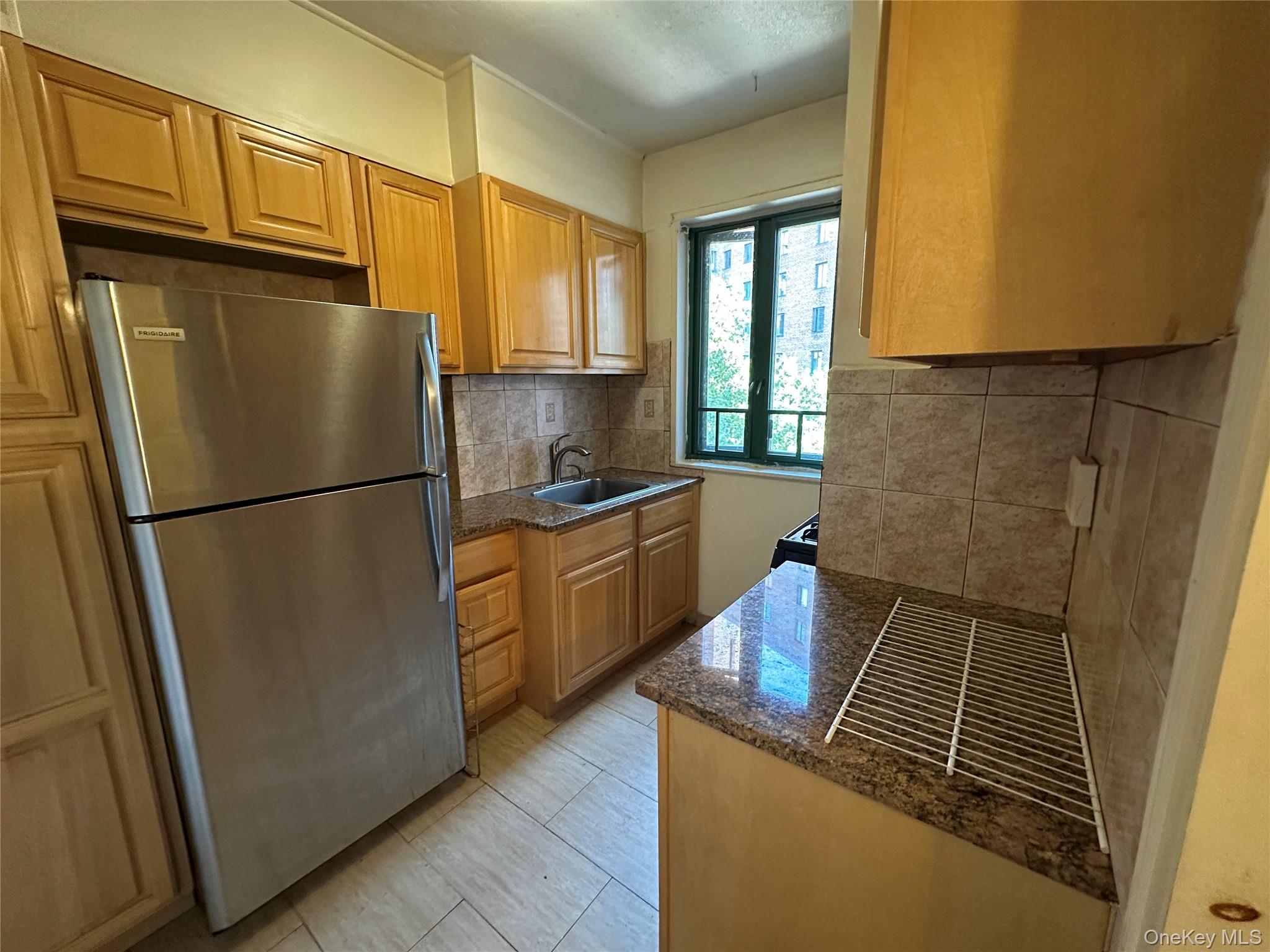 1579 Metropolitan Avenue 6h Property Photo 5