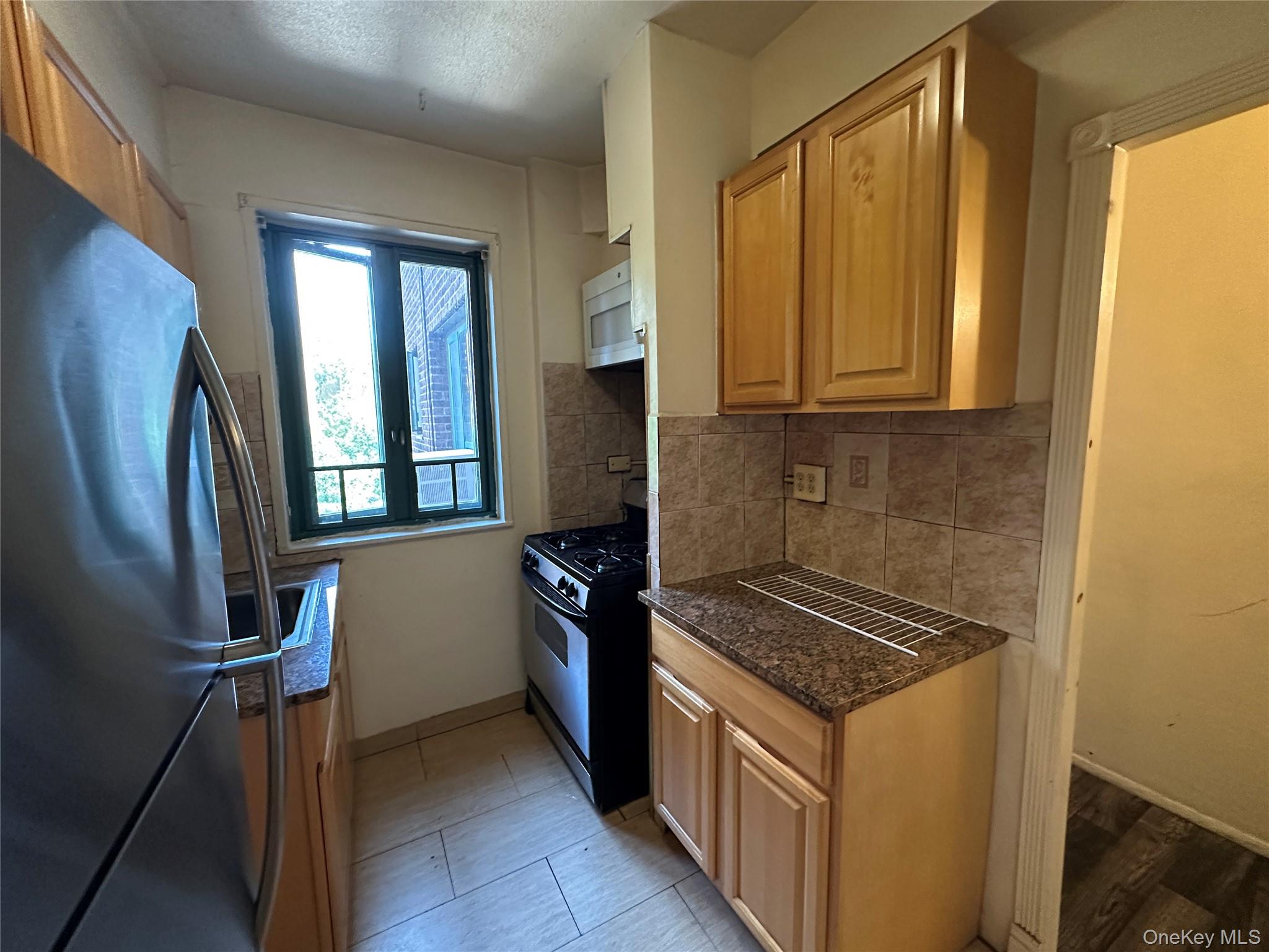 1579 Metropolitan Avenue 6h Property Photo 7
