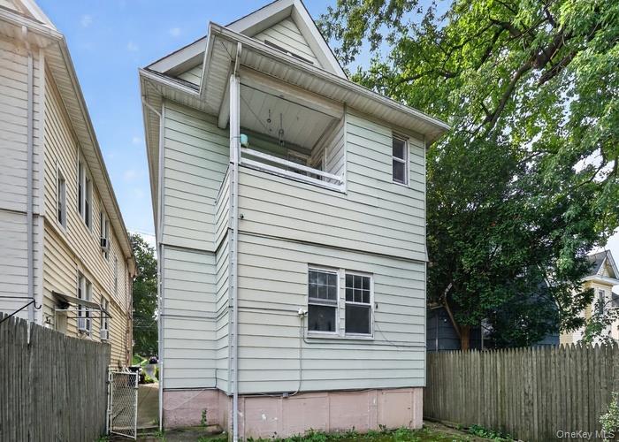 1125 Victory Boulevard Property Photo 4