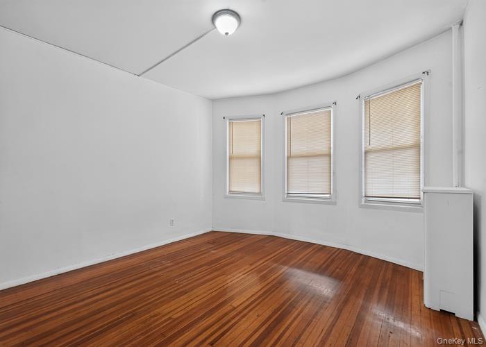 1125 Victory Boulevard Property Photo 13
