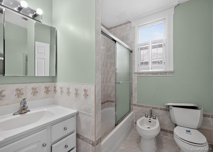 1125 Victory Boulevard Property Photo 20
