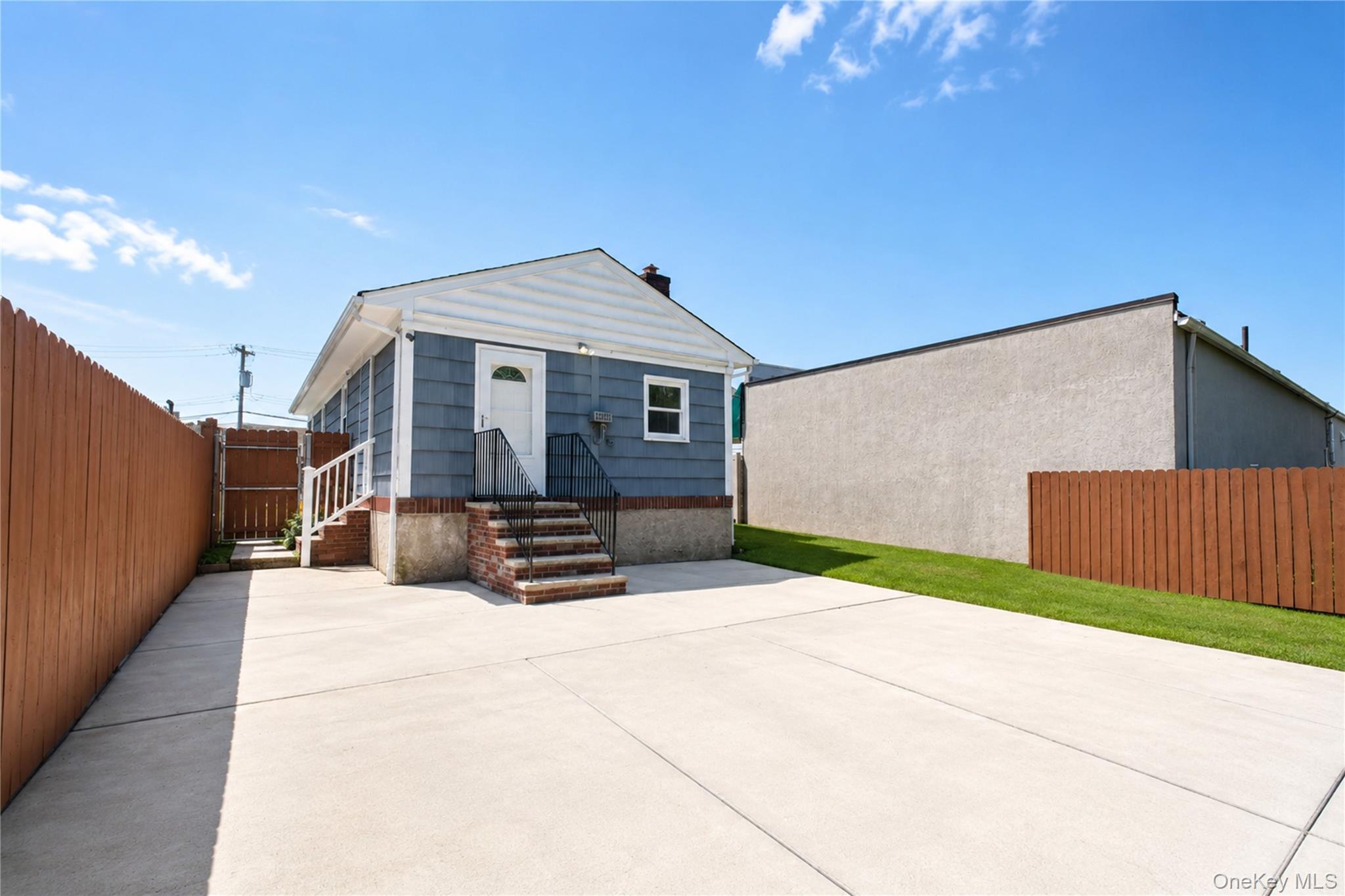 3895 Amboy Road Property Photo 2