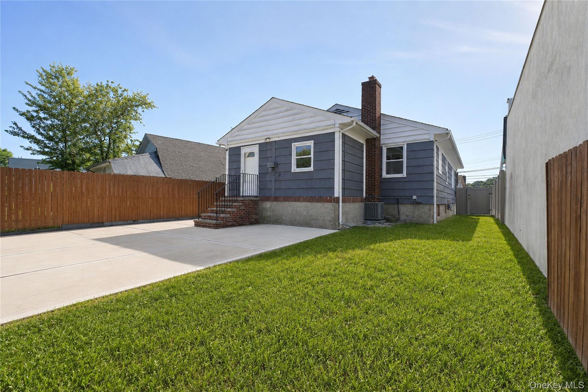 3895 Amboy Road Property Photo 3