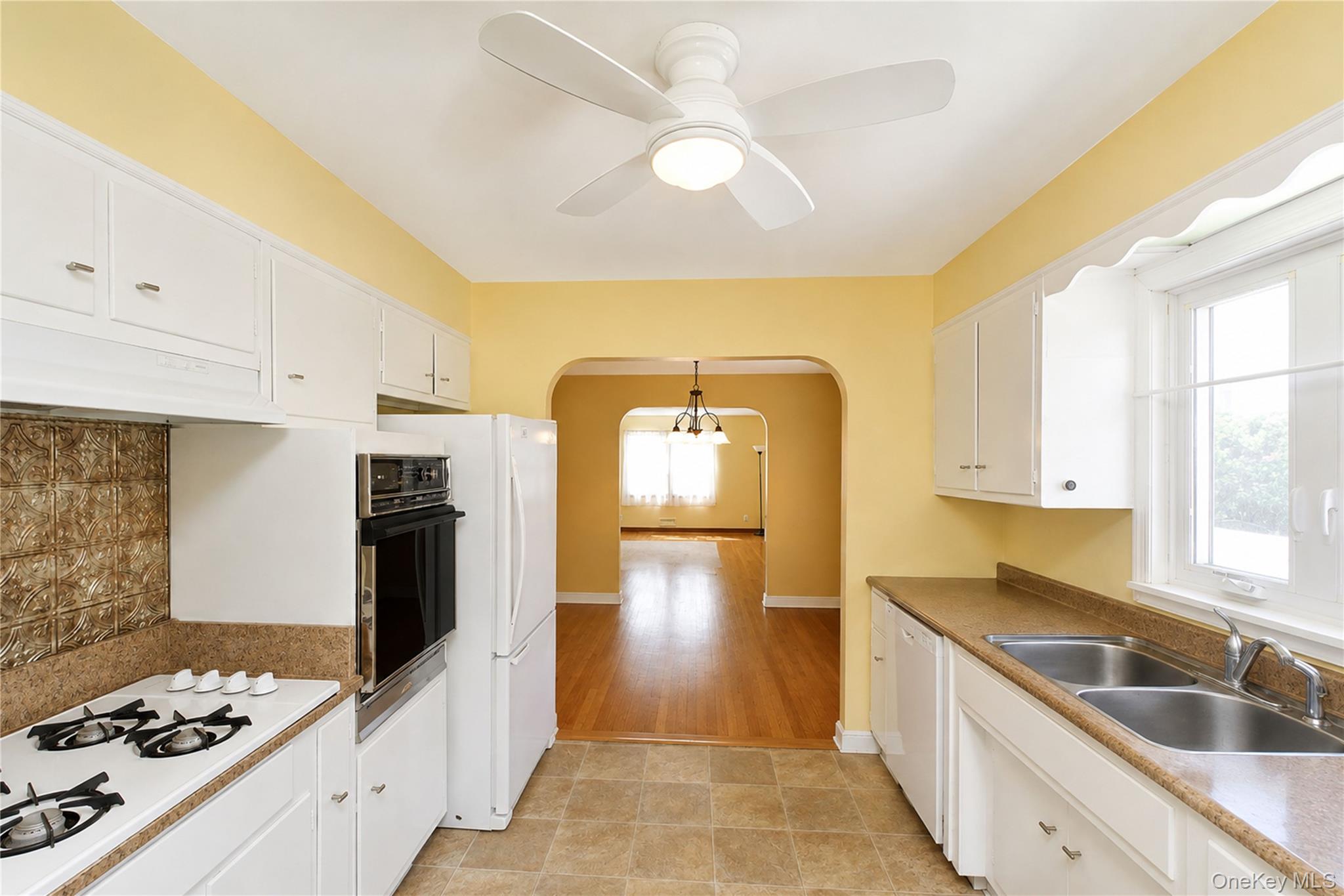 3895 Amboy Road Property Photo 7