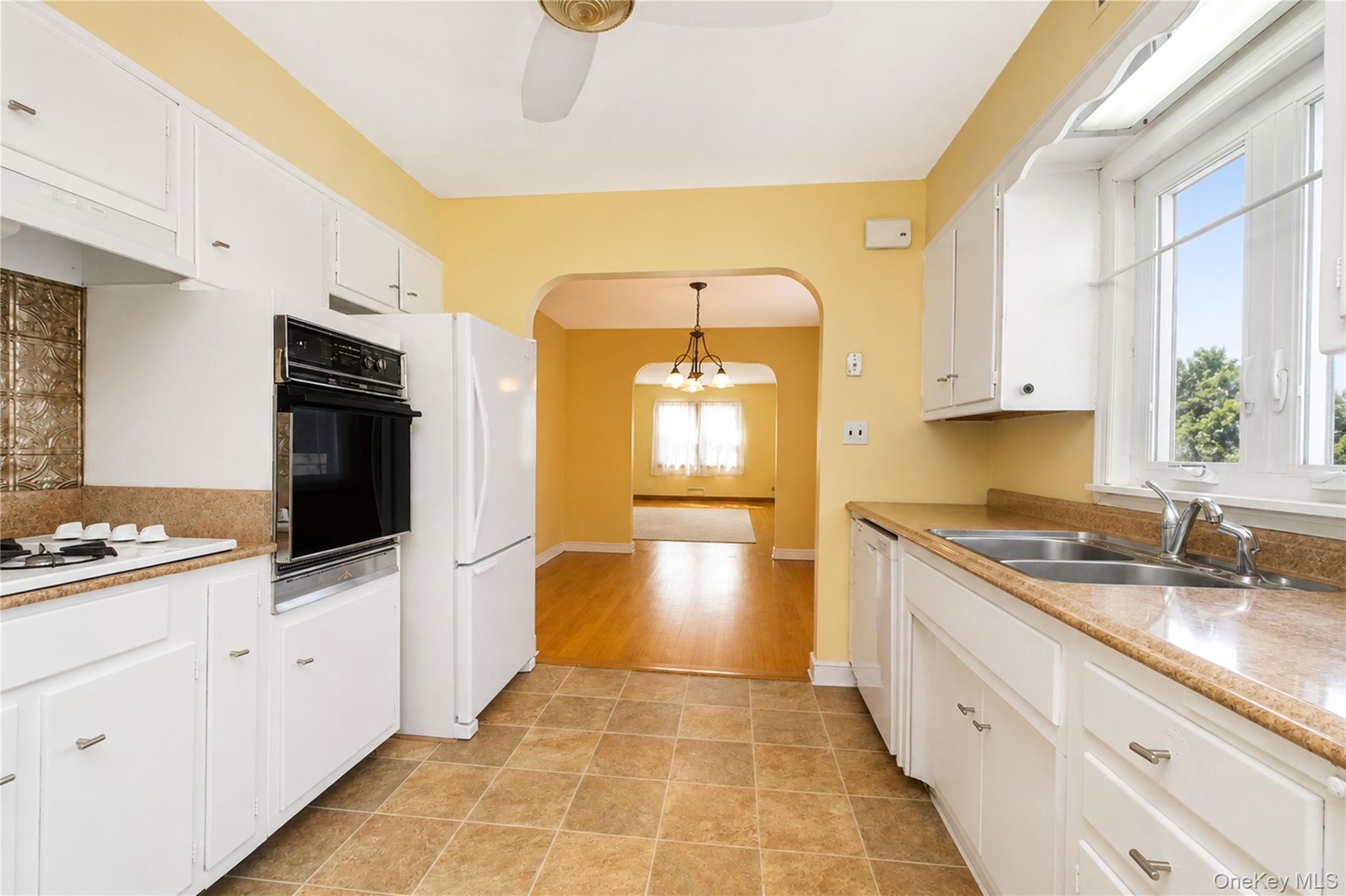 3895 Amboy Road Property Photo 11