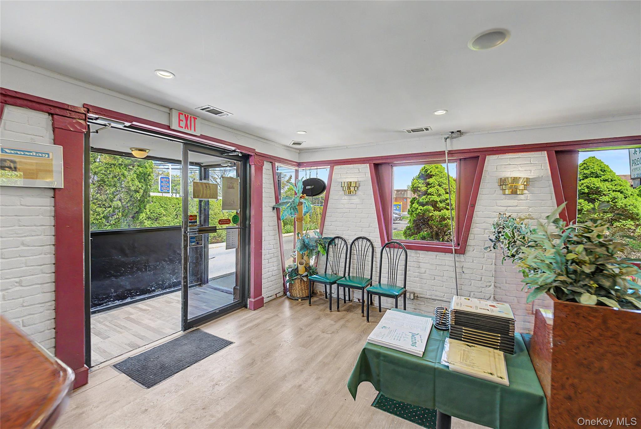 504 Larkfield Rd Property Photo 2